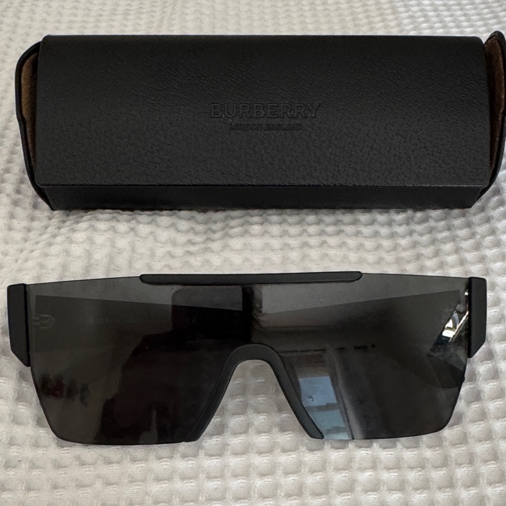 Burberry Black Sunglasses - Picture 1 of 4